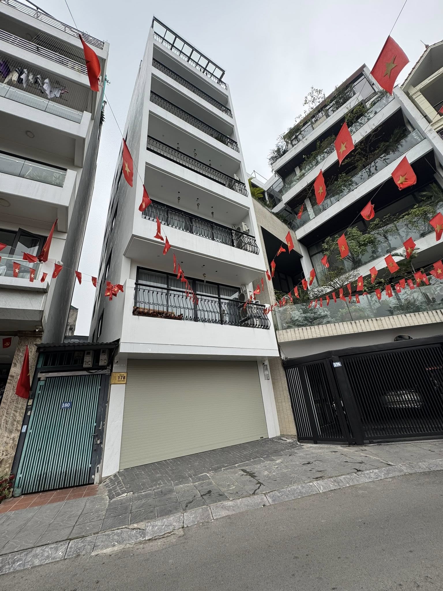 Mặt Tiền 9M Trịnh Công Sơn Hồ Tây 100 Tỷ GPXD 9 Tầng Đường Thông Hè Rộng