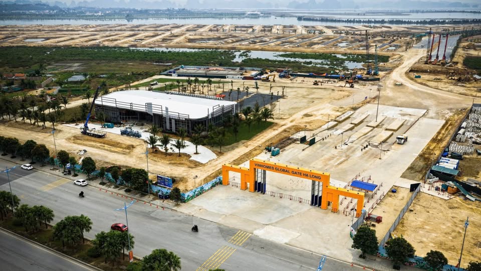 CĐT Vinhomes ra mắt Siêu đô thị 18 Tỷ USD Ven Vịnh Di Sản trung tâm du lịch tại KĐT Hạ Long Xanh. 2