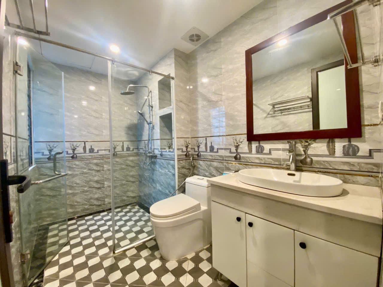 Cần bán Nhà mặt tiền Phường Thạch Bàn, Long Biên, Diện tích 42m², Giá 10.8 Tỷ 7