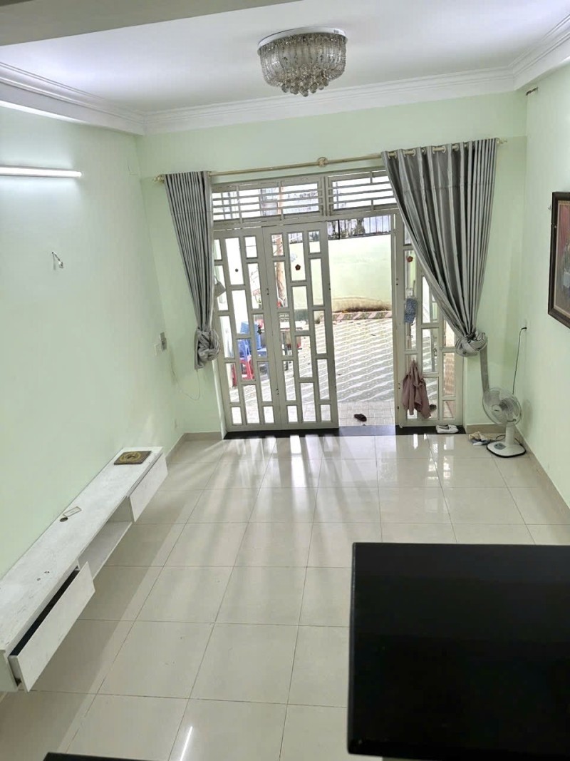 Bán nhà đường  475, Phước Long B, Q9, Thủ Đúac, TP HCM. DT 195m2, cấp 4,  8PN. Giá 9.75  tỷ -