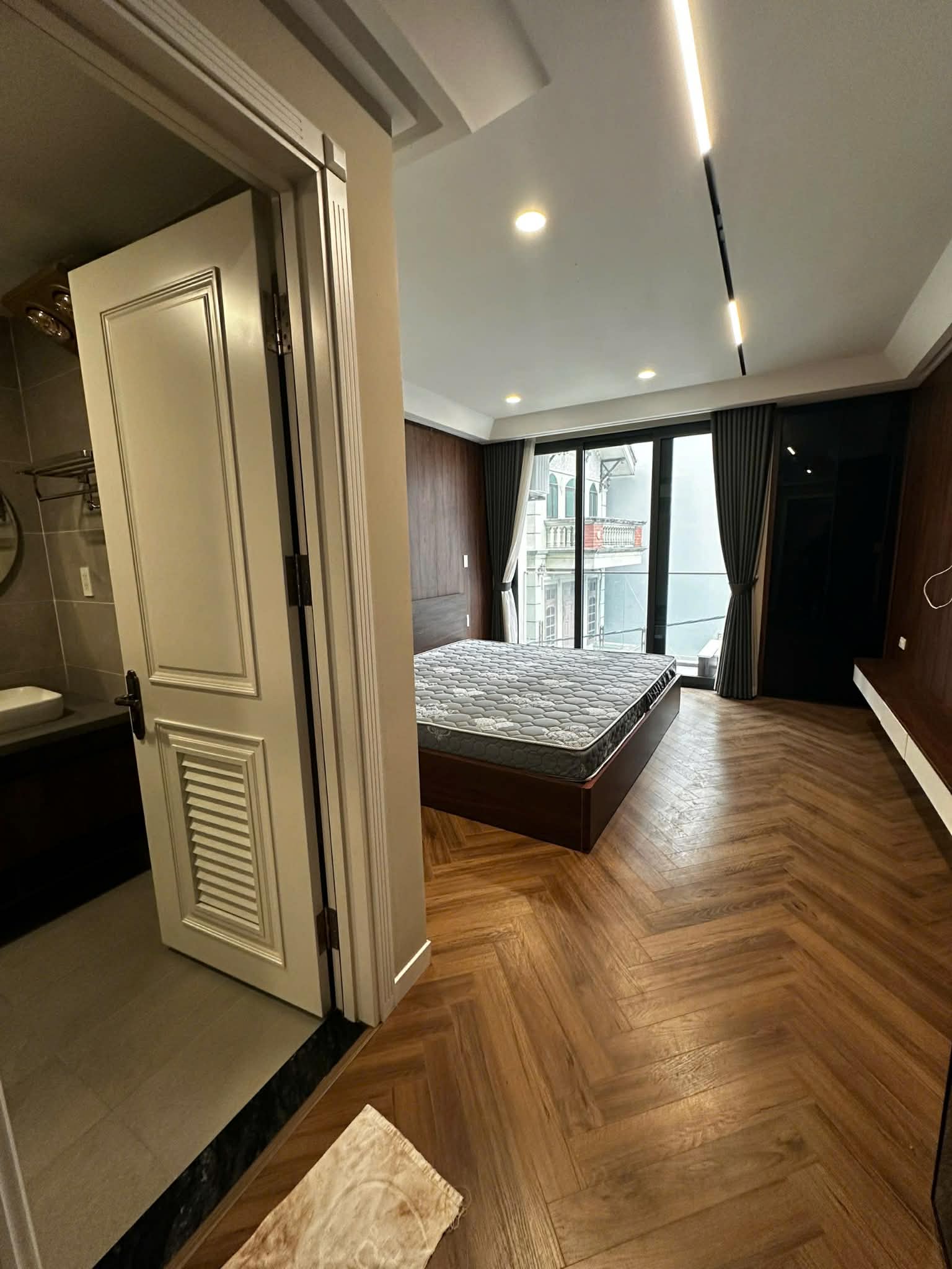 nhà đẹp 6 tầng phố Hồng Tiến, gara, thang máy, kinh doanh, nở hậu, full nội thất 4