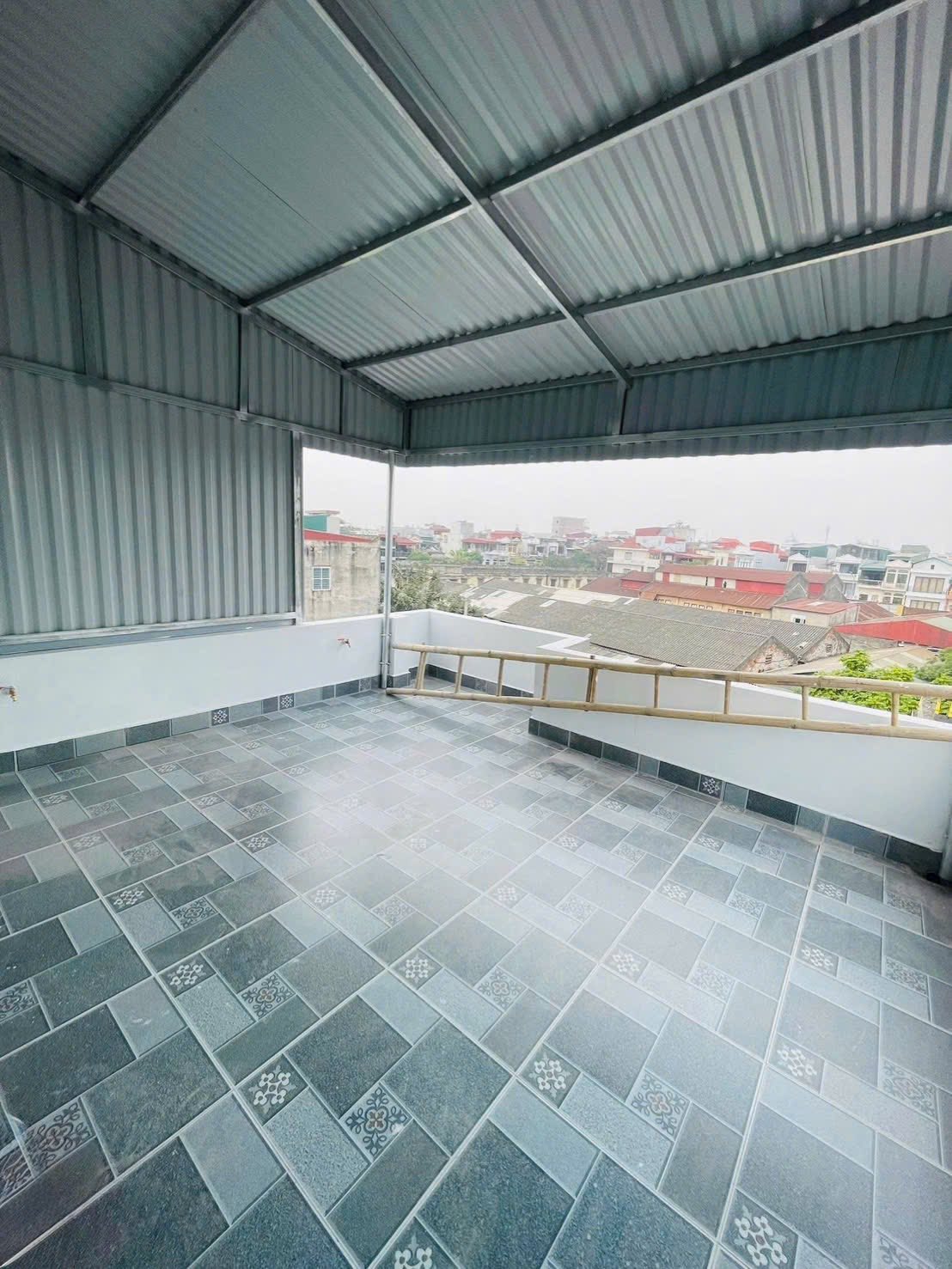 Bán căn nhà 3.5 tầng ngõ đường Hồng Quang, TP Hải Dương, 52.8m2, mt 4.32m, 4 ngủ, ngõ oto 9