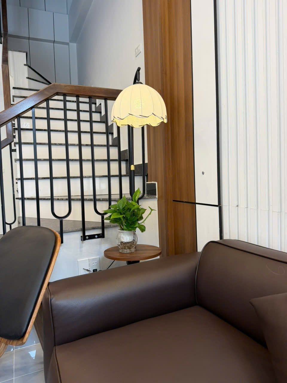 Bán căn nhà 3 tầng ngõ phố Bình Lộc, ph Tân Bình, TP HD, 42m2, 3 ngủ, nhà đẹp, ngõ oto vào 8