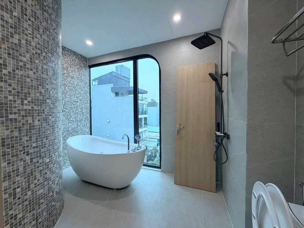 Bán nhà Thạch Bàn - Long Biên. Sát Cổ Linh - Gần Aeon. 50m x 5T. LH 0965858116 8