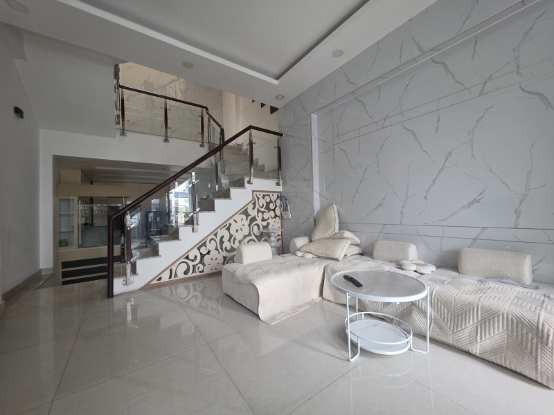 Bán nhà mặt phố đường số 28, Phường Cát Lái, Q2, TP HCM. DT 76m2, 4 tầng, SH. Giá 10.59  tỷ.