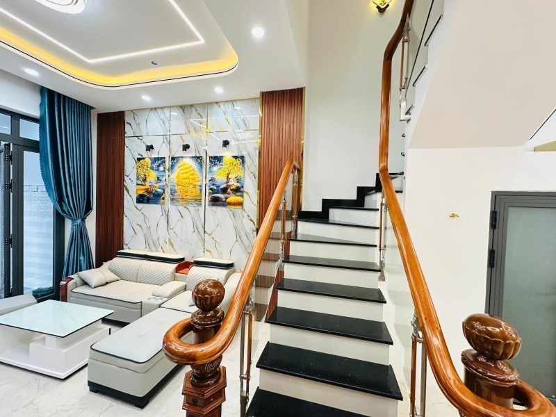 Bán nhà đường Lã Xuân Oai,  Long Trường, Q9, Thủ Đức, TP HCM. DT 56m2, 4 tầng. Giá 6,7 tỷ. 2