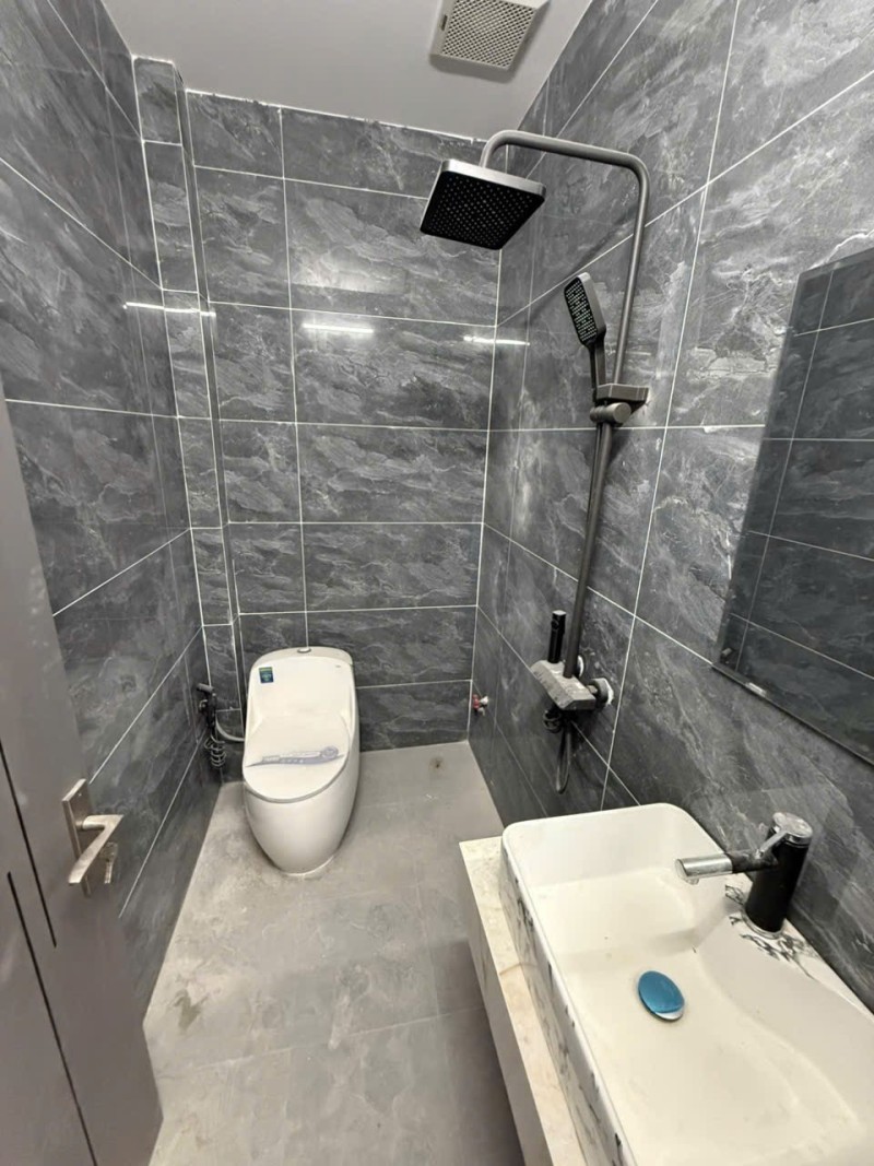 Bán nhà đường Lã Xuân Oai,  Long Trường, Q9, Thủ Đức, TP HCM. DT 56m2, 4 tầng. Giá 6,7 tỷ. 5