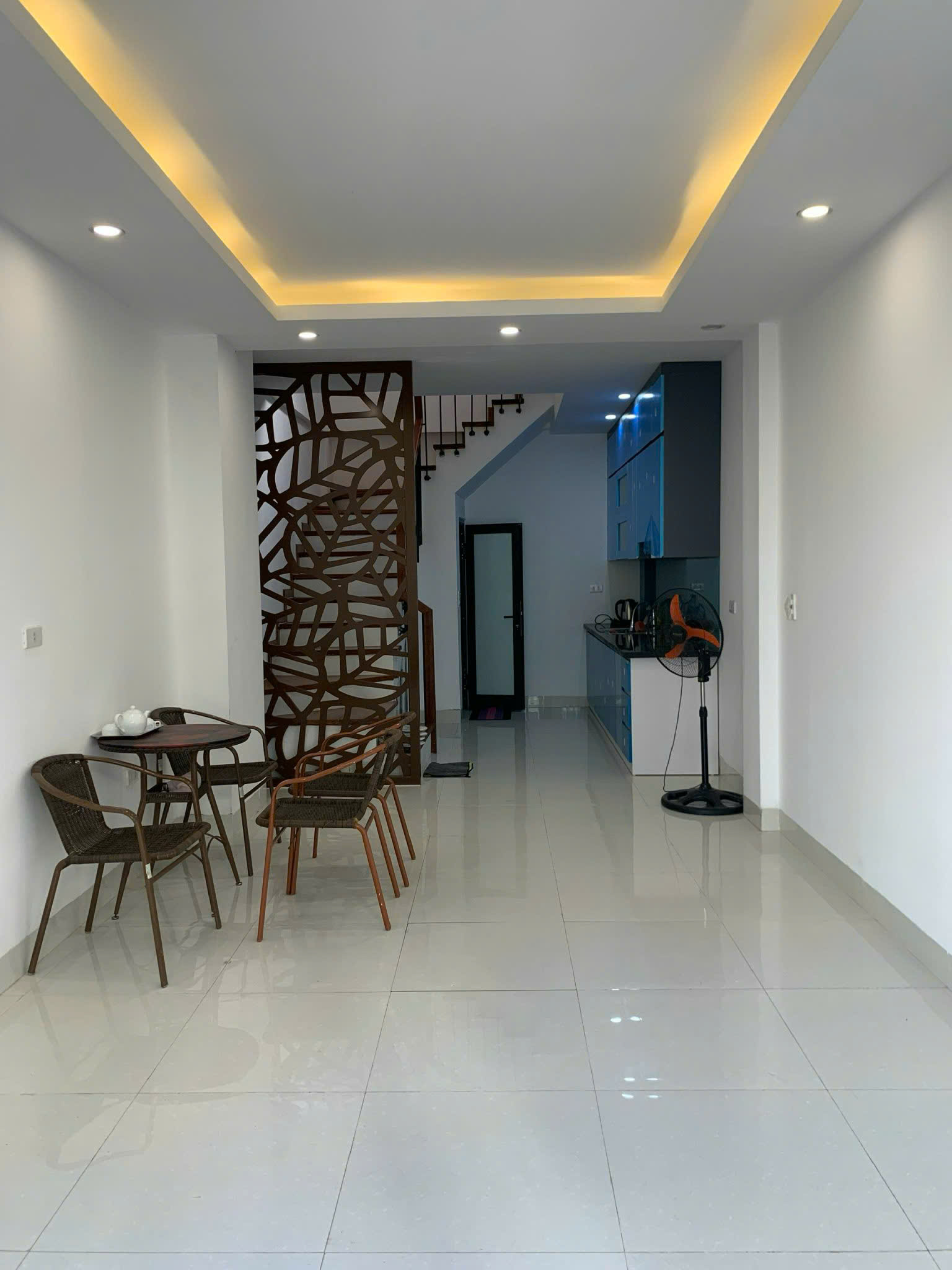 Cho thuê nhà ngõ 406 Hồ Tùng Mậu, Cầu Giấy 35m x 5T giá 16 triệu NHÀ MỚI ĐẸP