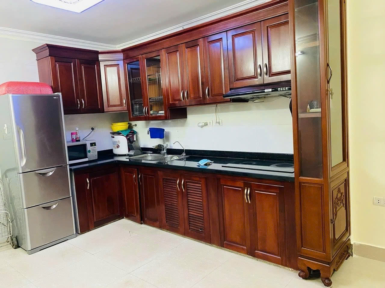 Cho thê nhà đường 800A Hoàng Quốc Việt, Cầu Giấy 30m x 3T( 3 ngủ) FULL ĐỒ giá 12tr