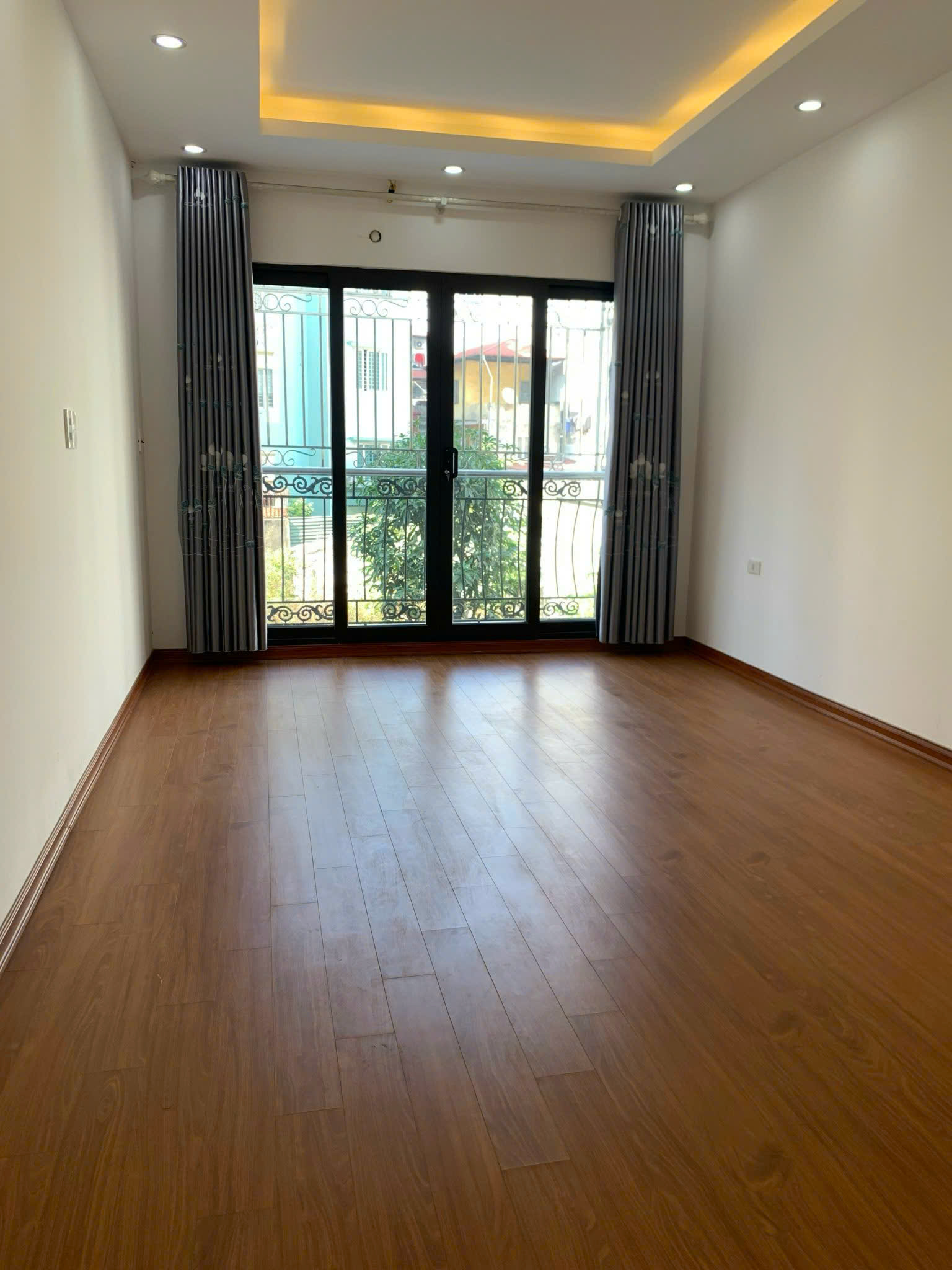 Cho thuê nhà ngõ 406 Hồ Tùng Mậu, Cầu Giấy 35m x 5T giá 16 triệu NHÀ MỚI ĐẸP 2