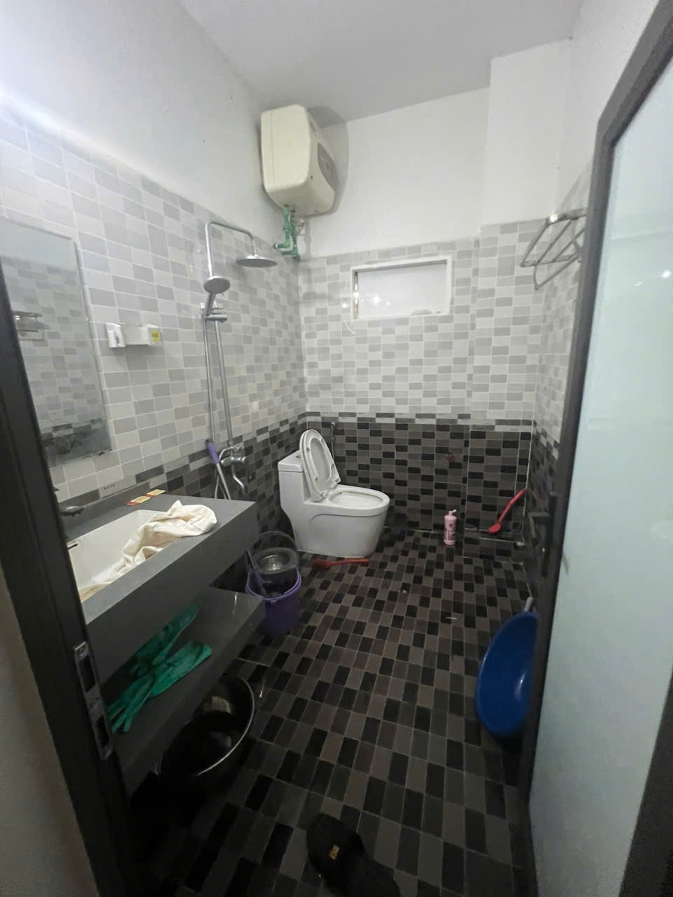 Cho thuê nhà ngõ 718 đường Láng - Đống Đa 35m x 5T giá 13.5 triệu 20M RA Ô TÔ 3