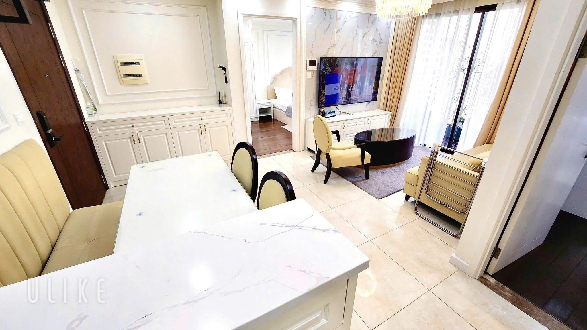 Bán căn 2PN VINHOMES D'CAPITALE view hồ giá rẻ nhất 9 tỷ 4