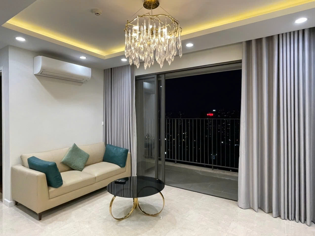 Bán căn 3PN-95m2 Vinhomes D'capitale full đồ GIÁ CHỈ 11.x tỷ