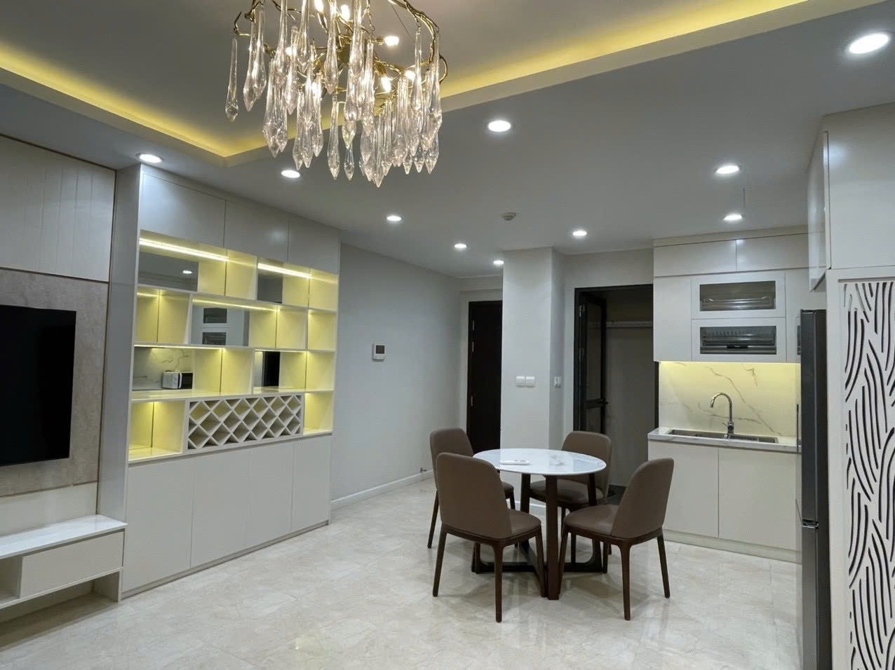 Bán căn 3PN-95m2 Vinhomes D'capitale full đồ GIÁ CHỈ 11.x tỷ 2