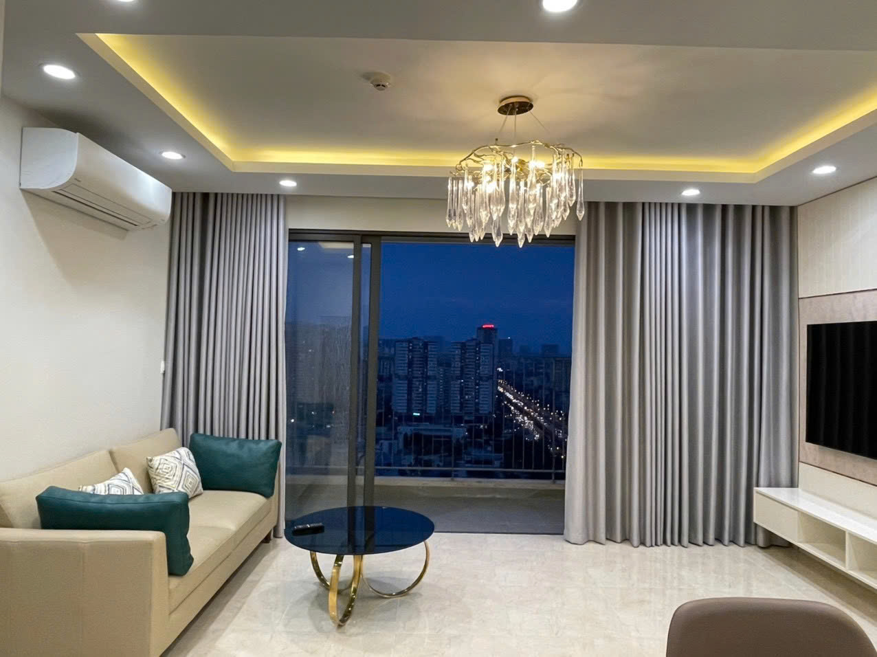 Bán căn 3PN-95m2 Vinhomes D'capitale full đồ GIÁ CHỈ 11.x tỷ 3