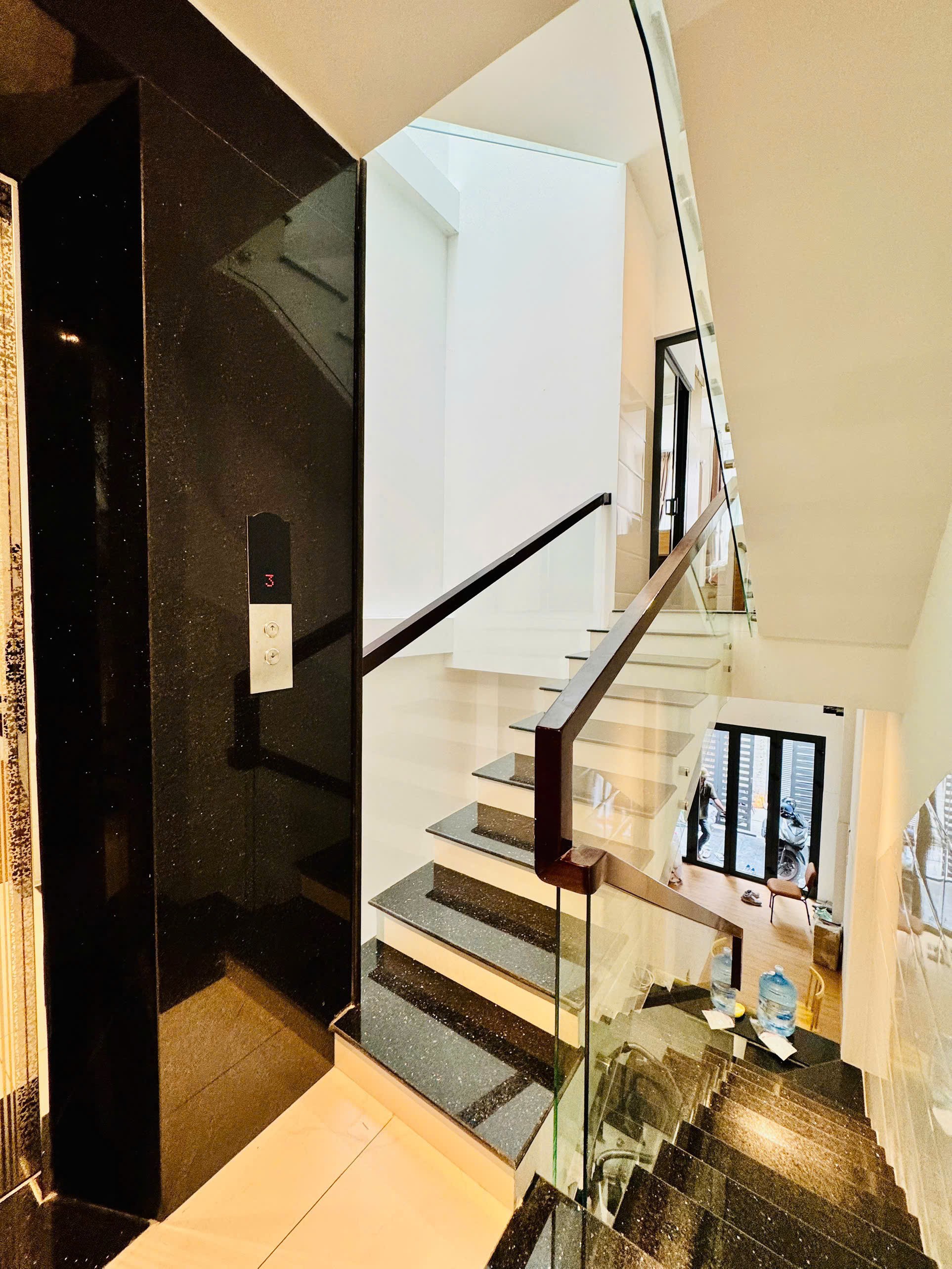 Cần bán Homestay - Khách Sạn đường Hai Bà Trưng, Phường Tân Định, Diện tích 55.3m², Giá 18 Tỷ 2