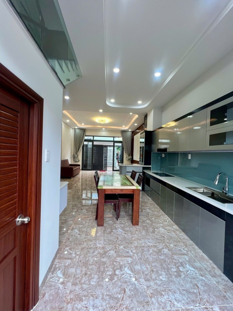 Bán nhà đườg 160 , Tăng Nhơn Phú A, Q9, Thủ Đức, TP HCM. DT 76m2, 3 tầng. Giá 6.7 tỷ, SHR - 2