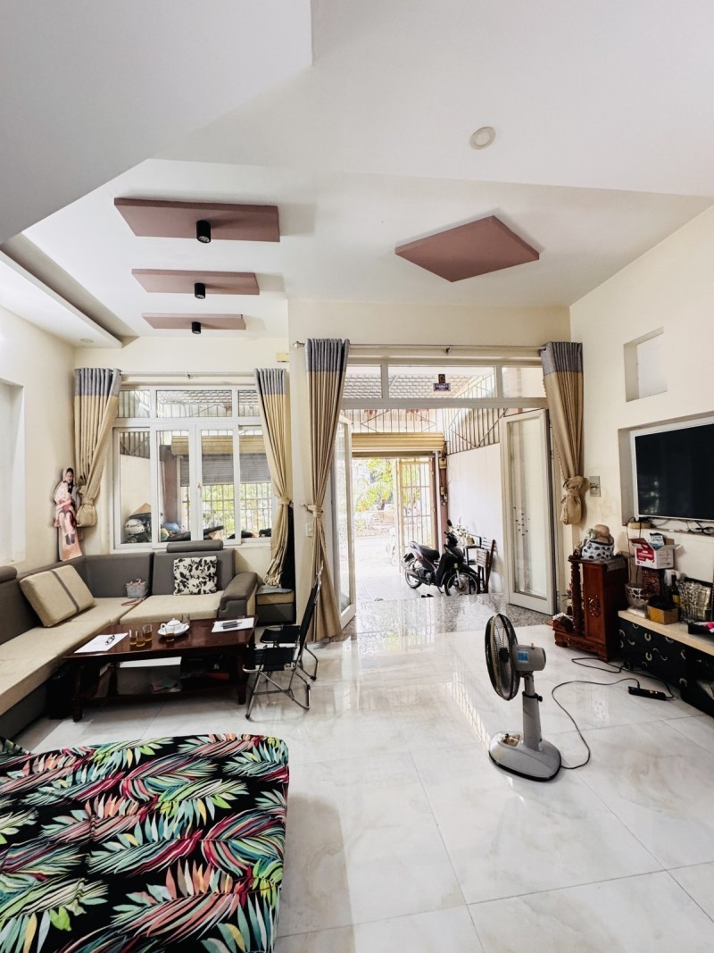 Bán nhà đường 102, Phường Tăng Nhơn Phú A, Q9, Thủ Đức, TP HCM. DT 84m2, 3 tầng, 4PN, sổ hồng, giá