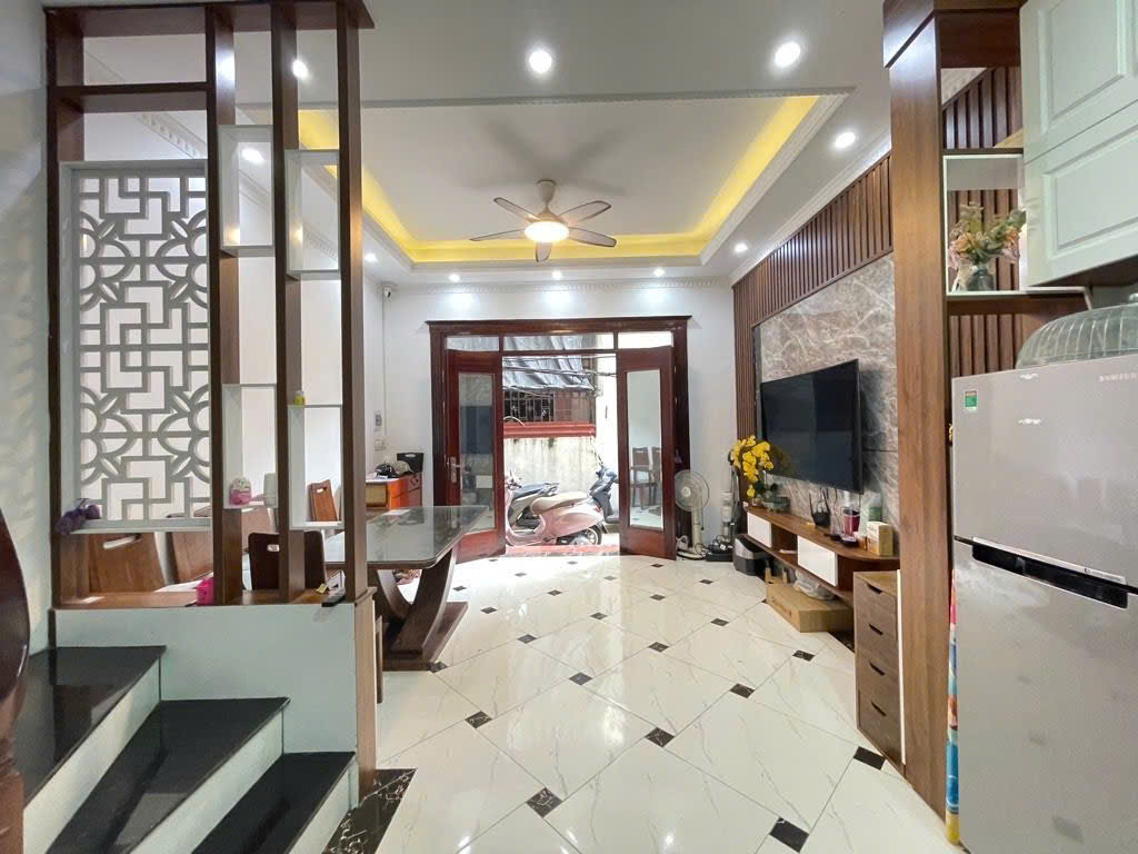 Cần bán Nhà mặt tiền đường Trương Định, Phường Trương Định, Diện tích 32m², Giá 8.5 Tỷ 2