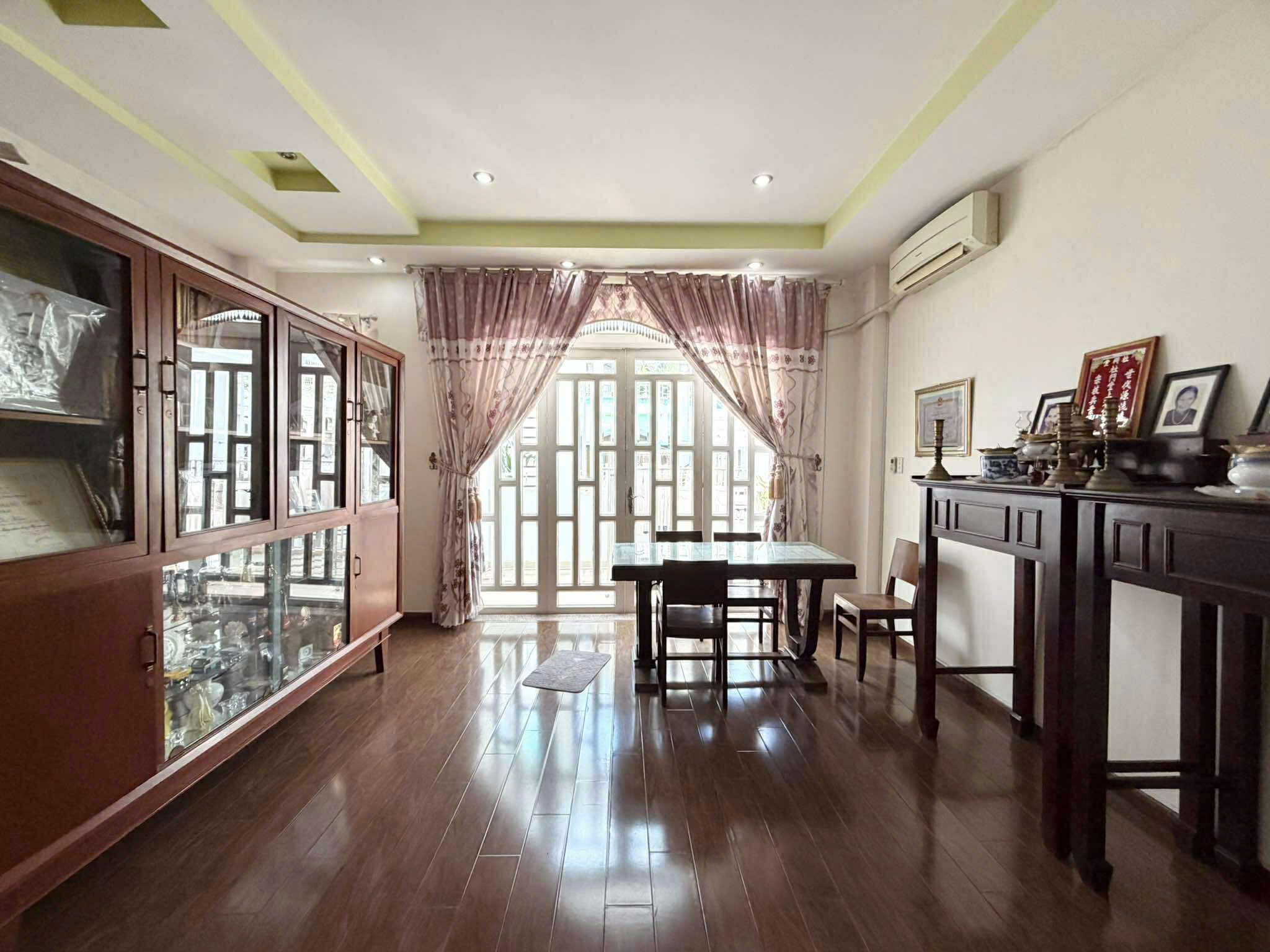 NHÀ HẺM XE TẢI THÍCH QUẢNG ĐỨC - 133m2 4 TẦNG THANG MÁY 7 PN - 1 ĐỜI CHỦ 11