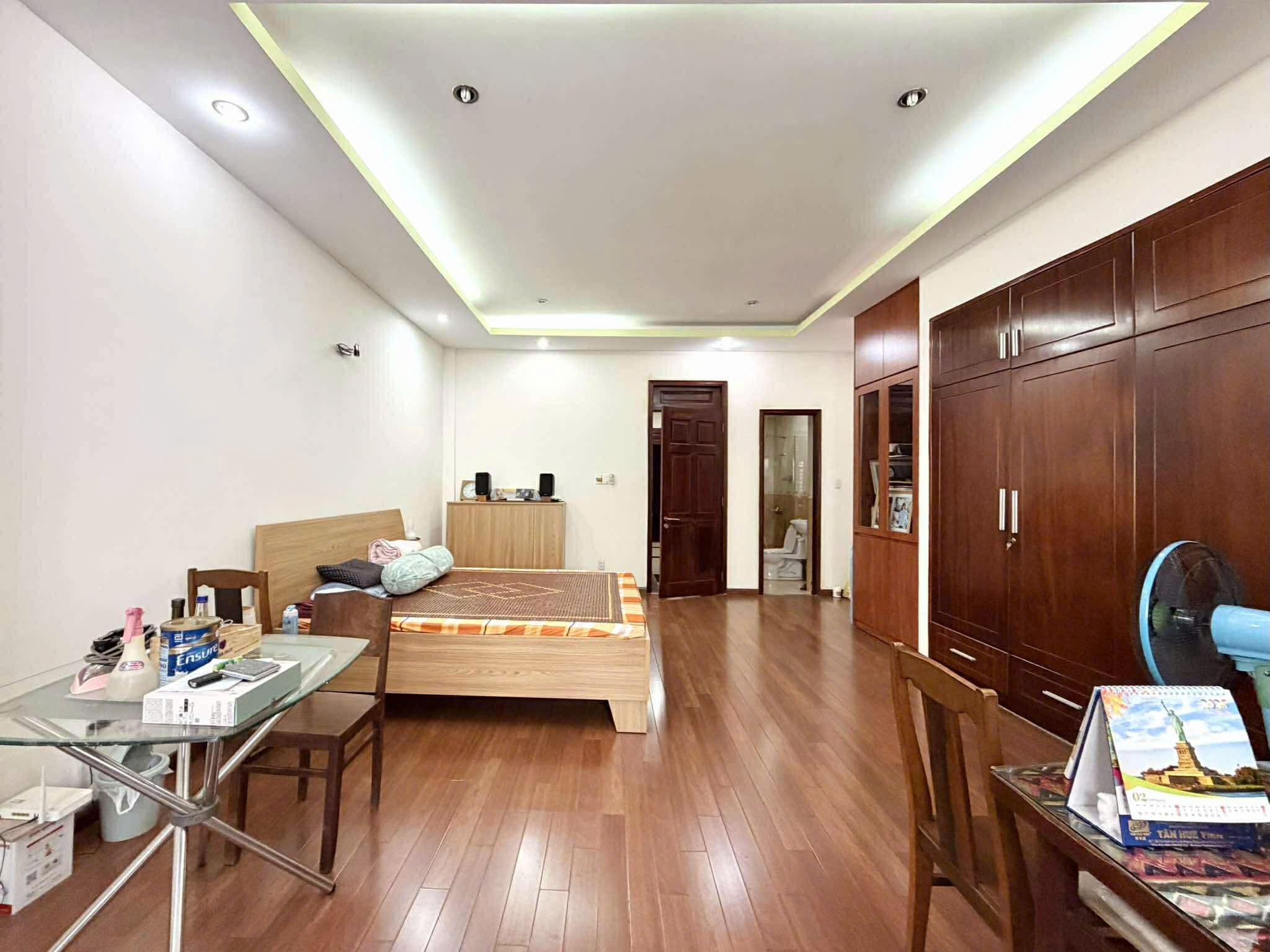 NHÀ HẺM XE TẢI THÍCH QUẢNG ĐỨC - 133m2 4 TẦNG THANG MÁY 7 PN - 1 ĐỜI CHỦ 12