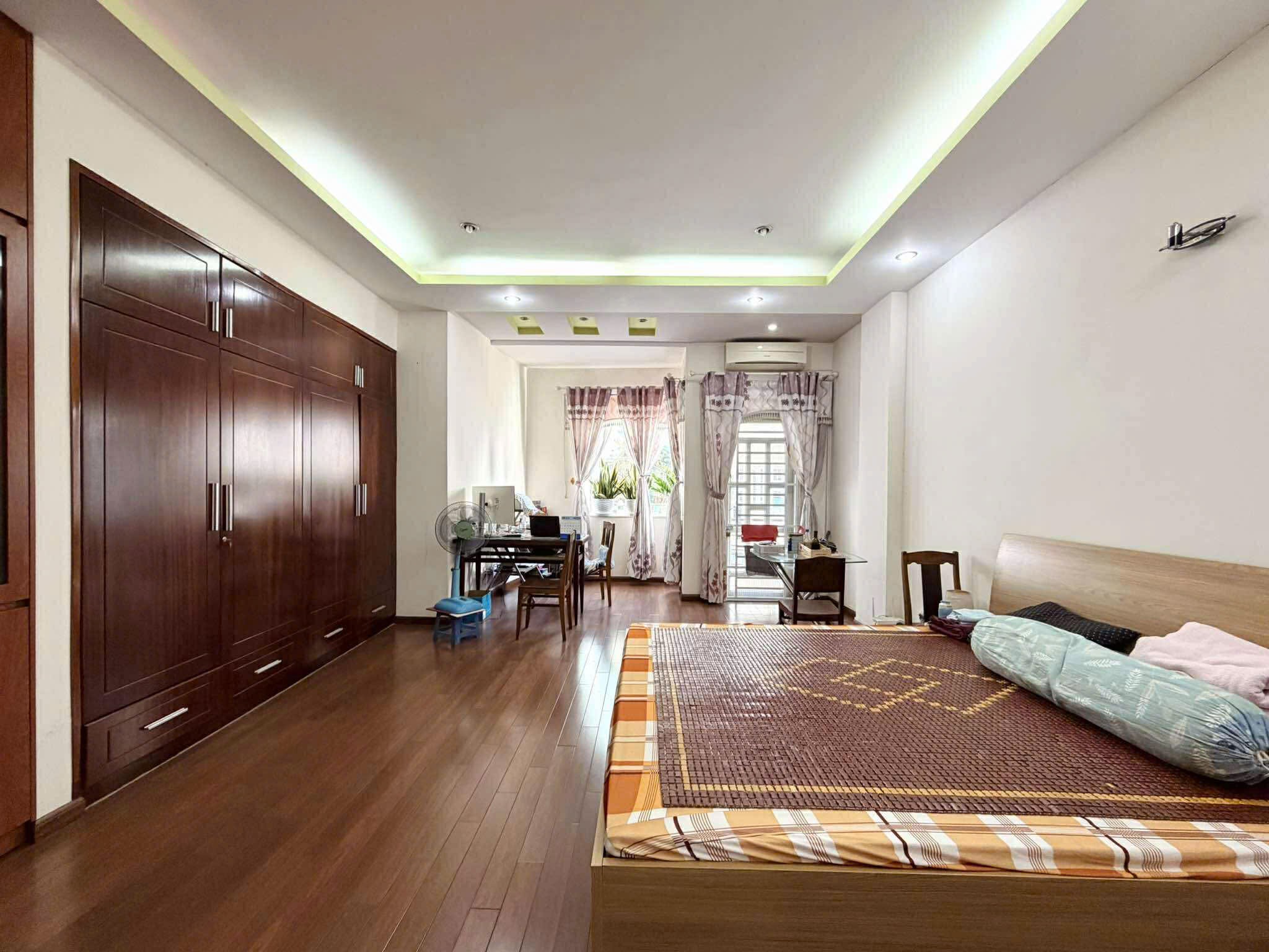 NHÀ HẺM XE TẢI THÍCH QUẢNG ĐỨC - 133m2 4 TẦNG THANG MÁY 7 PN - 1 ĐỜI CHỦ 10