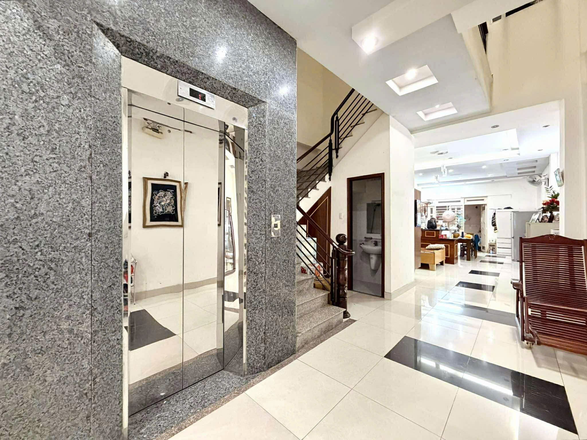 NHÀ HẺM XE TẢI THÍCH QUẢNG ĐỨC - 133m2 4 TẦNG THANG MÁY 7 PN - 1 ĐỜI CHỦ 6