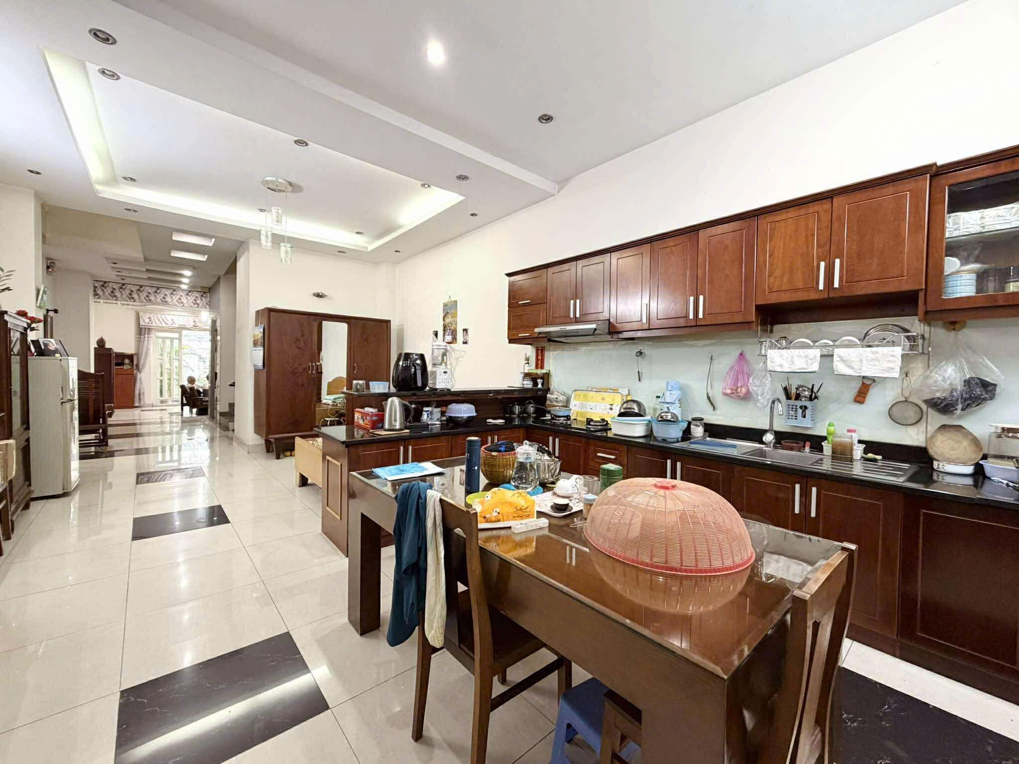 NHÀ HẺM XE TẢI THÍCH QUẢNG ĐỨC - 133m2 4 TẦNG THANG MÁY 7 PN - 1 ĐỜI CHỦ 5