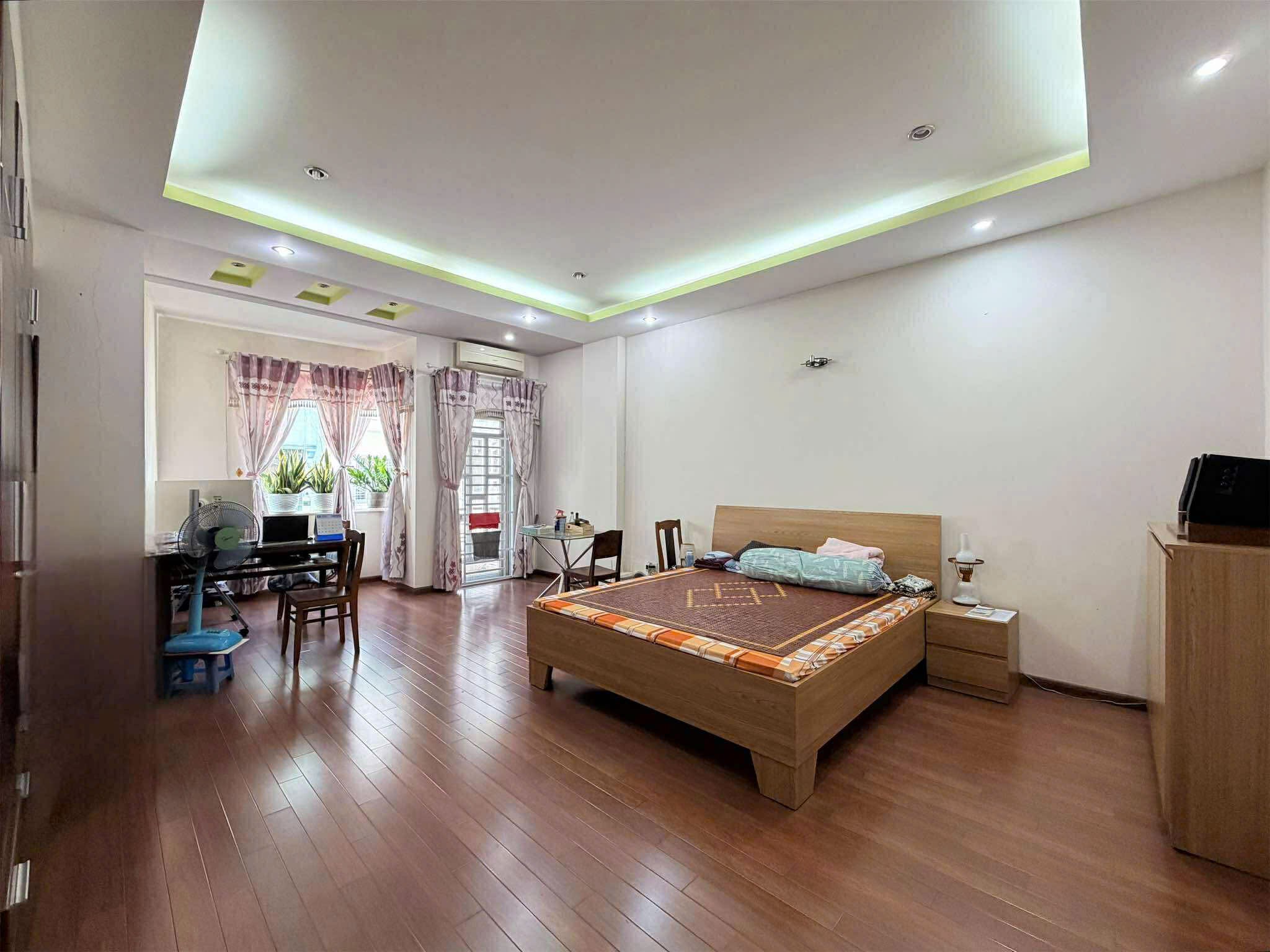 NHÀ HẺM XE TẢI THÍCH QUẢNG ĐỨC - 133m2 4 TẦNG THANG MÁY 7 PN - 1 ĐỜI CHỦ 4