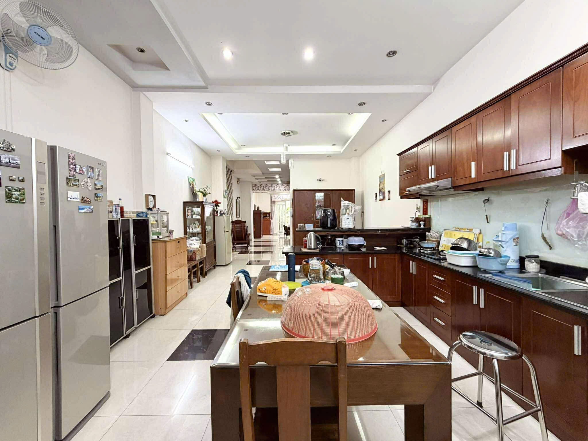 NHÀ HẺM XE TẢI THÍCH QUẢNG ĐỨC - 133m2 4 TẦNG THANG MÁY 7 PN - 1 ĐỜI CHỦ 2