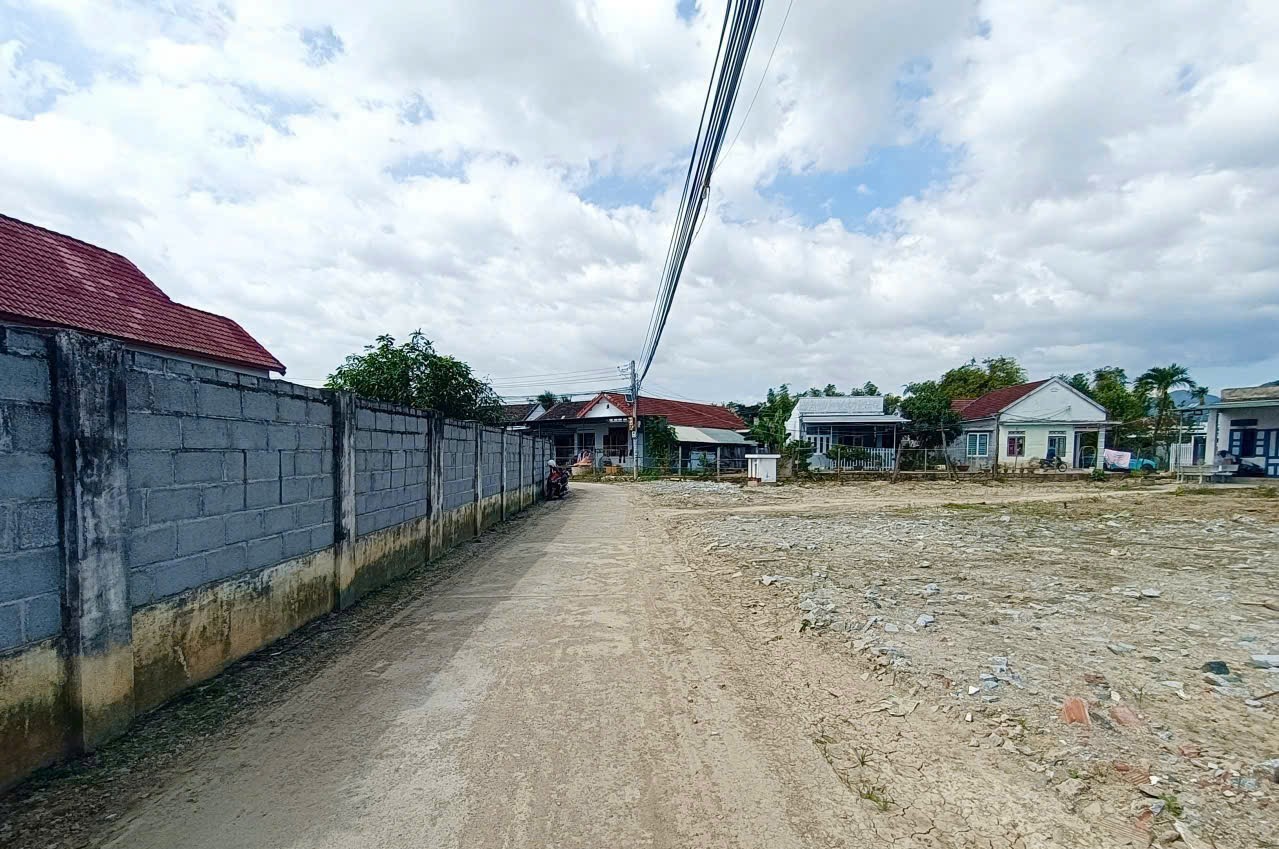 Bán đất Diên Diền thôn Đông 1 đường thông vị trí nằm giữa chợ thôn Trung và chợ thôn Đông