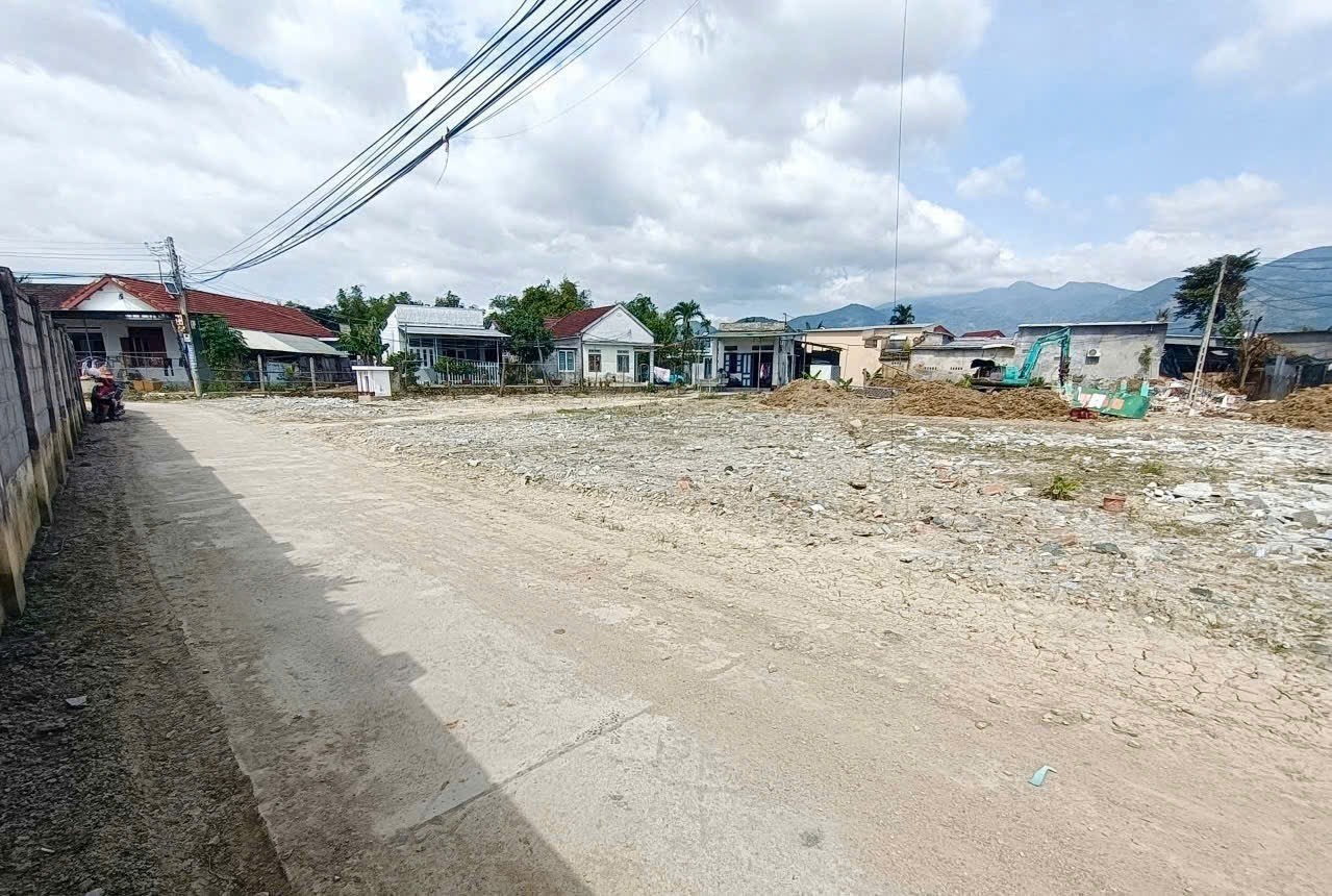 Bán đất Diên Diền thôn Đông 1 đường thông vị trí nằm giữa chợ thôn Trung và chợ thôn Đông 2