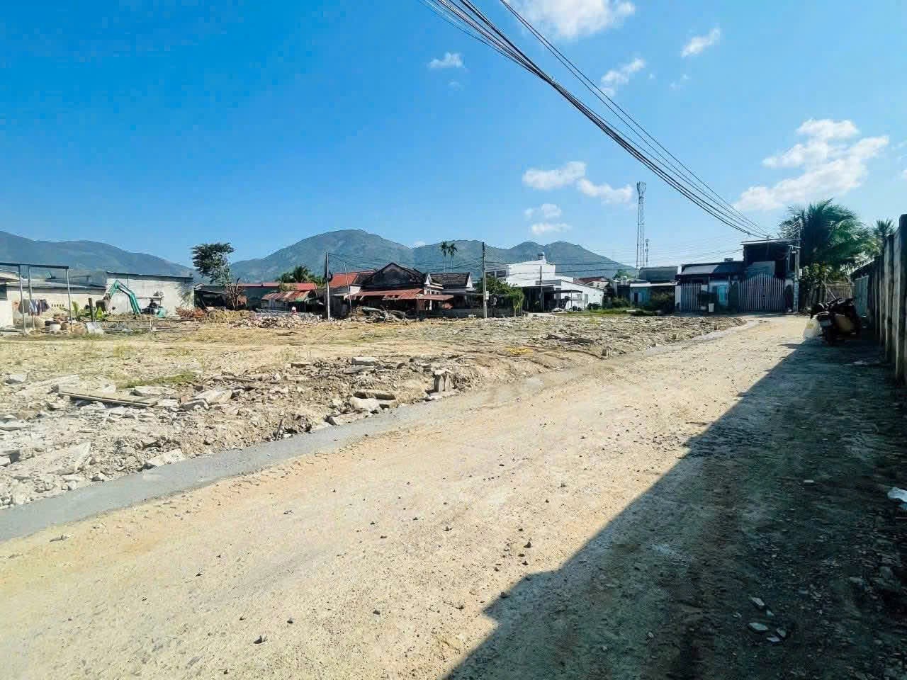 Bán đất Diên Diền thôn Đông 1 đường thông vị trí nằm giữa chợ thôn Trung và chợ thôn Đông 3