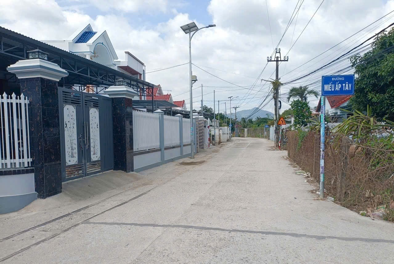 Bán đất Diên Diền thôn Đông 1 đường thông vị trí nằm giữa chợ thôn Trung và chợ thôn Đông 4