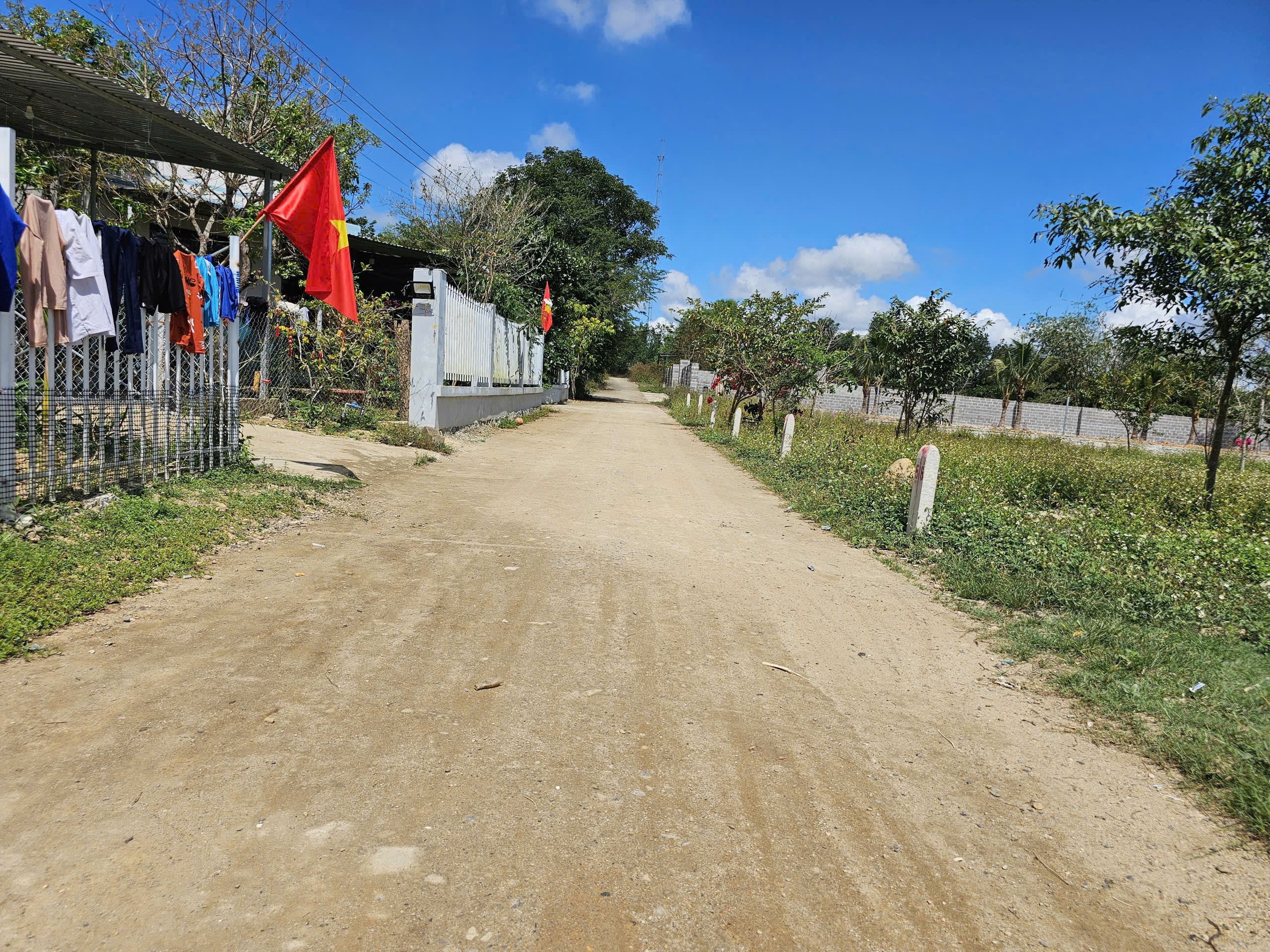 Bán đất Diên Đồng giá rẻ mặt đường bê tông 5m thông ngay nhà văn hoá thôn 4