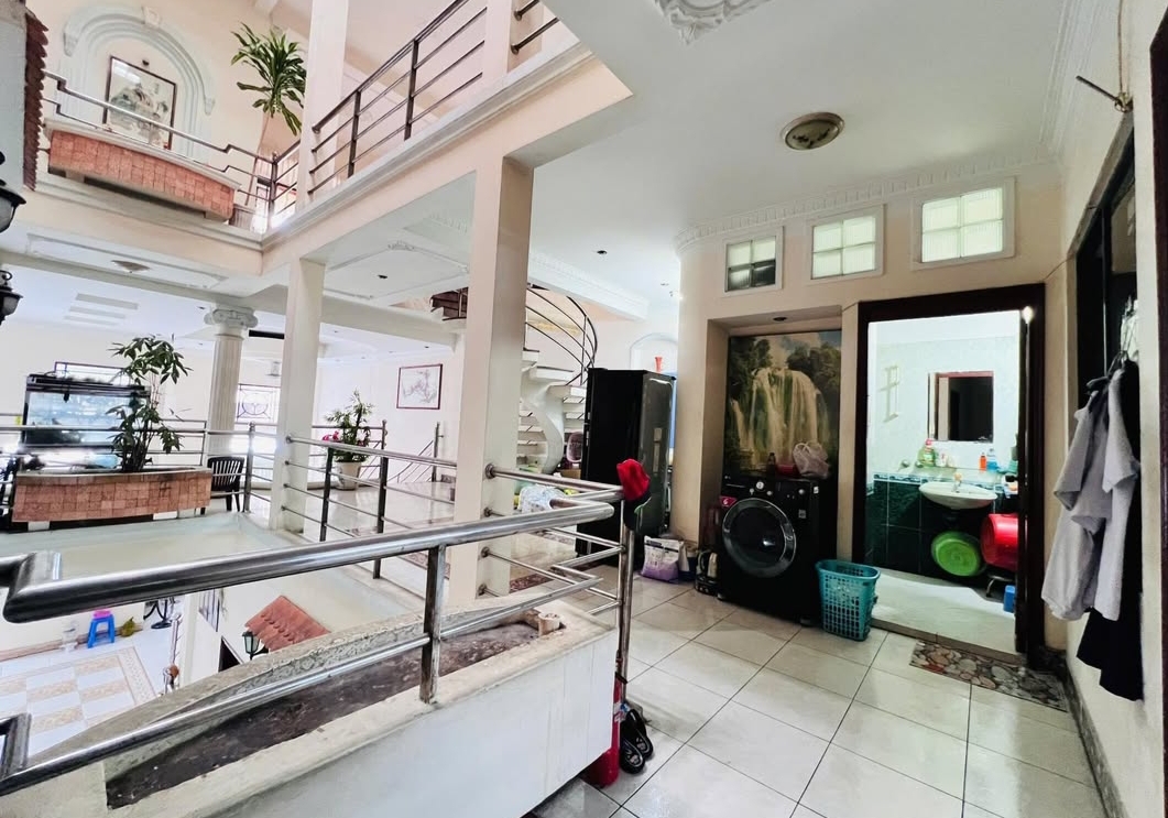 VILLA ĐƯỜNG PHAN XÍCH LONG - 3 TẦNG 241m2 8PN - 38 TỶ 8