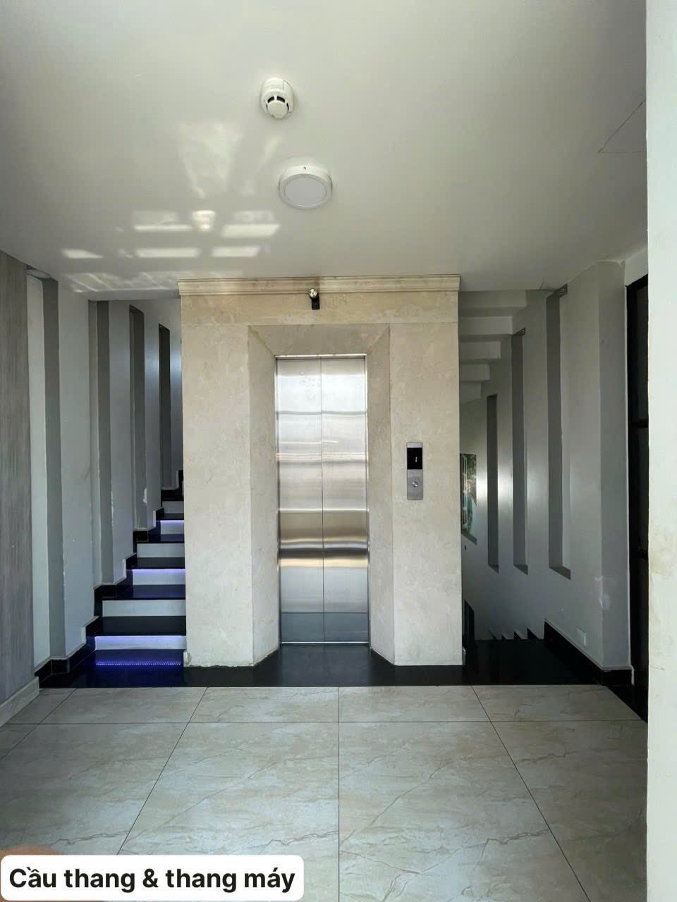 TOÀ NHÀ 2 MẶT TIỀN LÊ VĂN SỸ - 142m2 7 TẦNG CÓ HẦM - ĐANG KHOÁN 120 TR/THÁNG 10