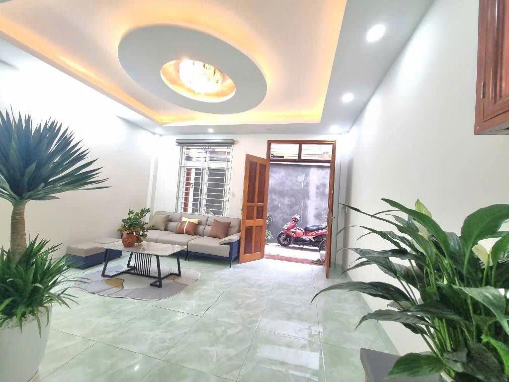 Chị Lan bán nhà ngõ 902 Kim Giang cạnh KĐT Linh Đàm 35m2x4T chỉ 6.x tỷ. LH 0989626116