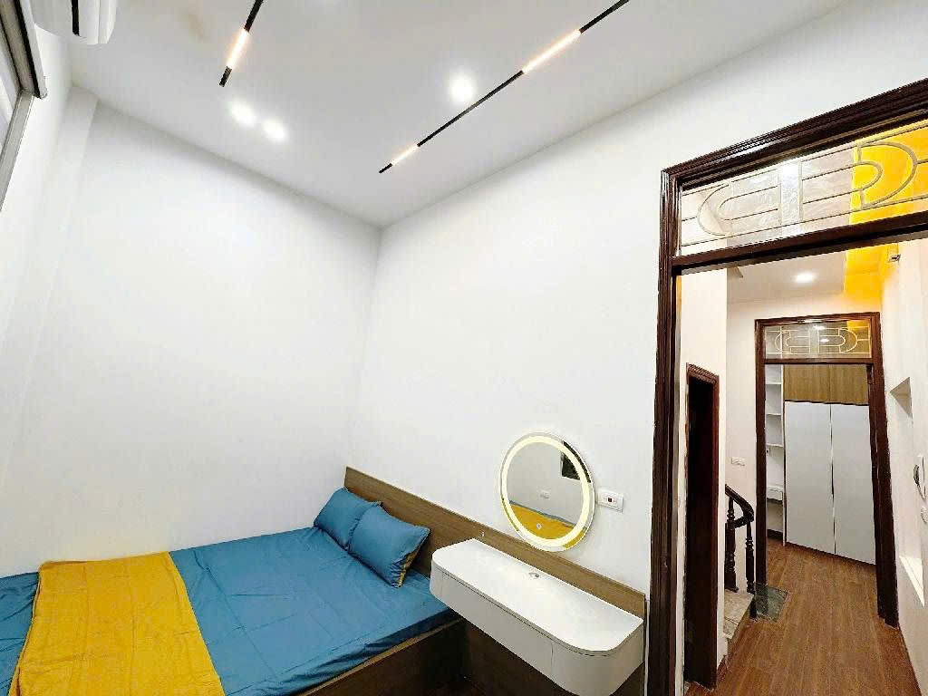 Chị Mai bán nhà ngõ 686 Kim Giang đi bộ ra phố 36m2x5T chỉ 7.x tỷ. LH 0989626116 3