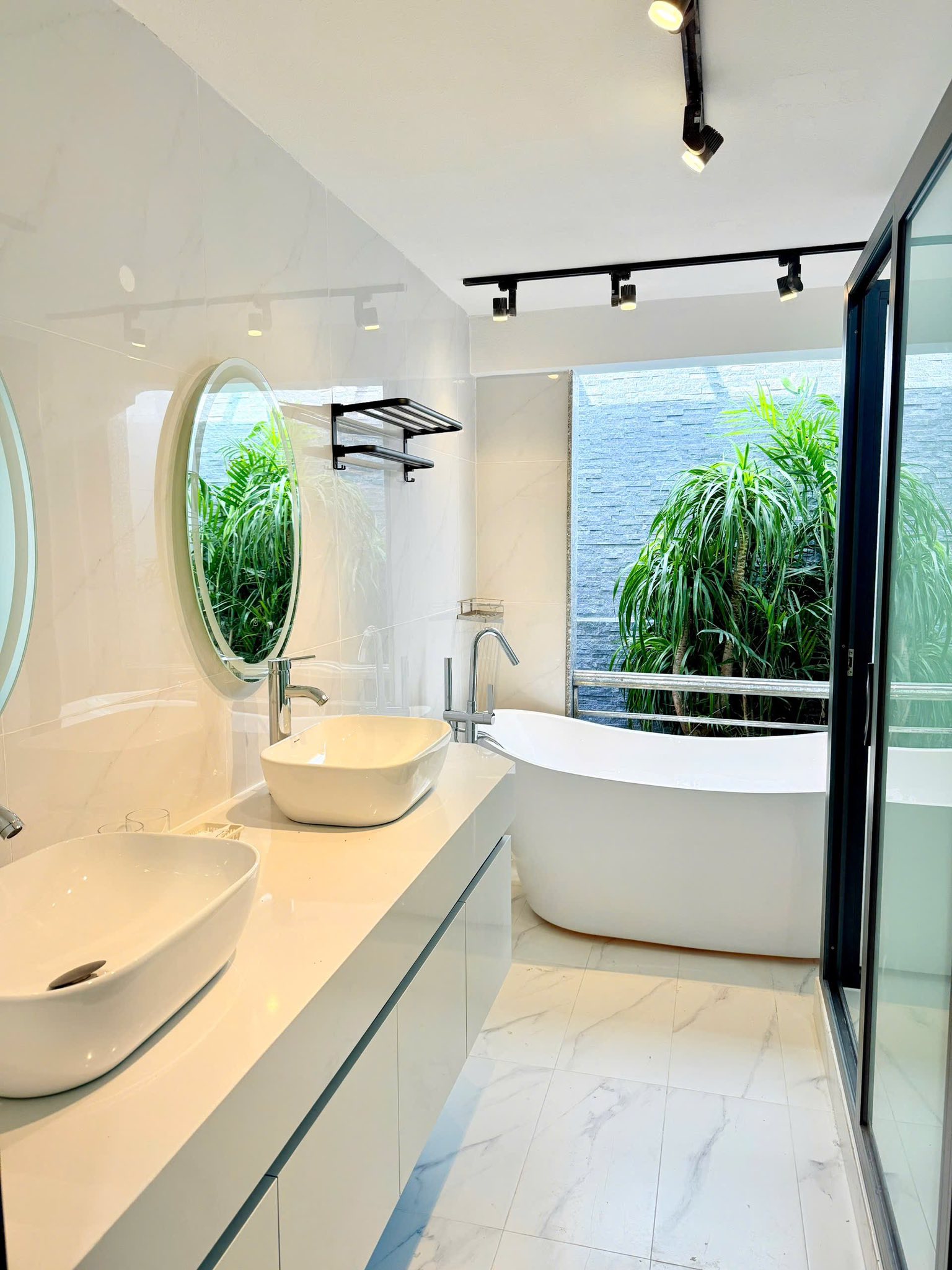 Giảm Giá Bán Gấp Khách Sạn 2 MẶT TIỀN Đường Nhựa Chính Ngô Thì Sỹ, Đà Lạt Giá Chỉ 11.5 Tỷ 3