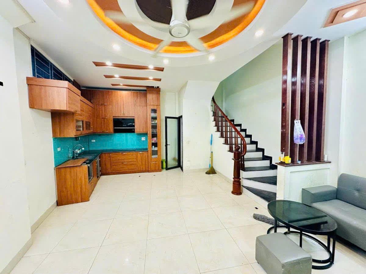 Cần cho thuê nhà riêng khu Mễ Trì Hạ, Nam Từ Liêm 40m x 5T( 7 ngủ ) giá 15 triệu