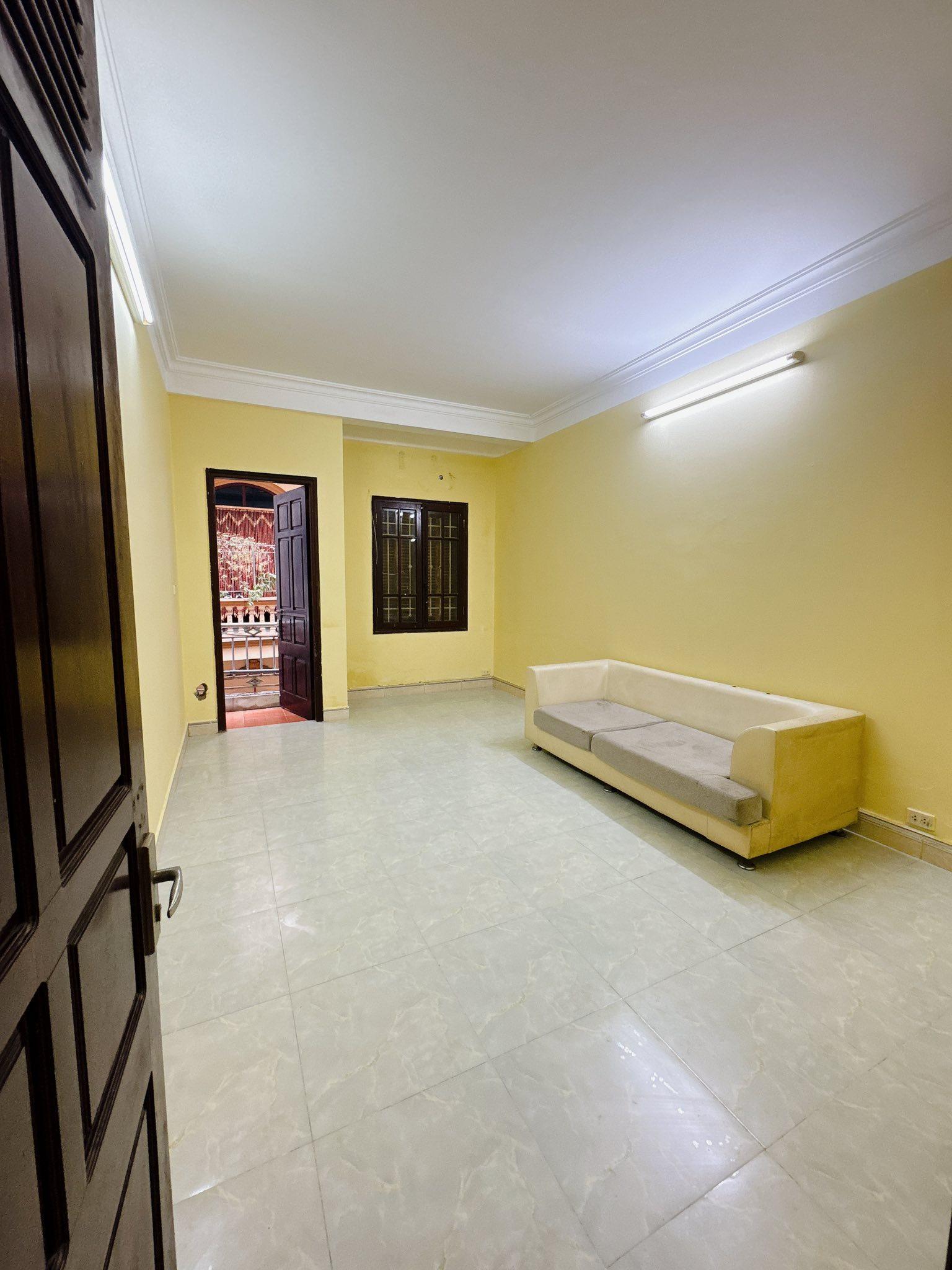 Cho thuê nhà ngõ 402 Mỹ Đình, Từ Liêm 60m x 3T(5 ngủ) giá 14tr Ô TÔ ĐỖ CỬA 2