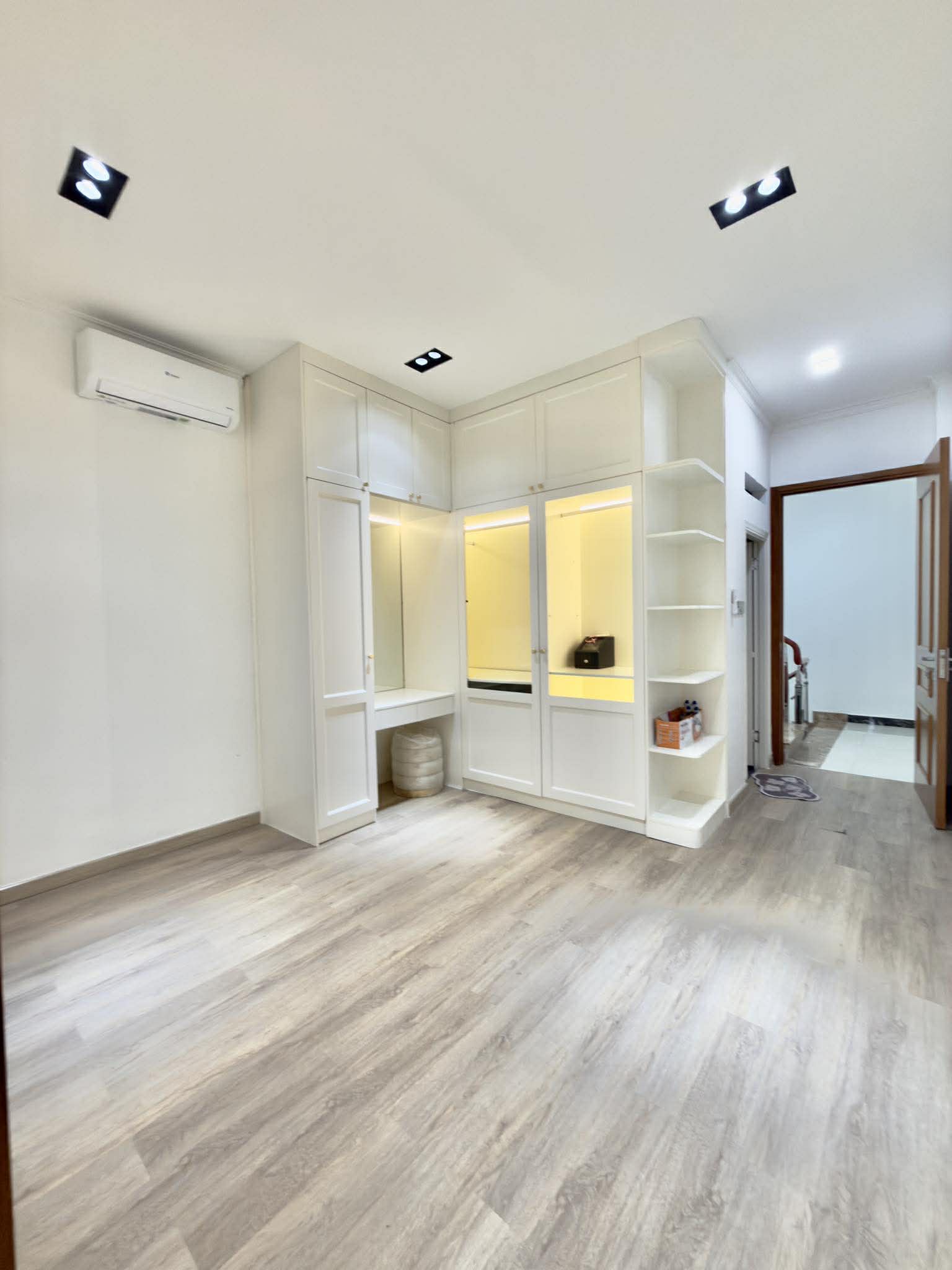 NHÀ 4 TẦNG XÔ VIẾT NGHỆ TĨNH - 65m2 HẺM OTO TRÁNH - 11.2 TỶ 12