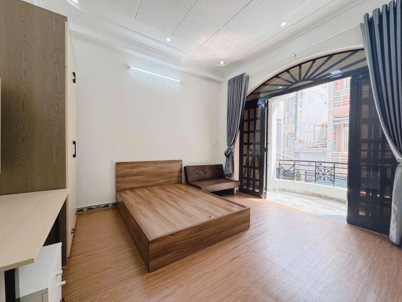 KHU VIP ẨM THỰC PHAN XÍCH LONG - CHDV 4 TẦNG 69m2 NỞ HẬU - THUÊ 50TR/THÁNG 2