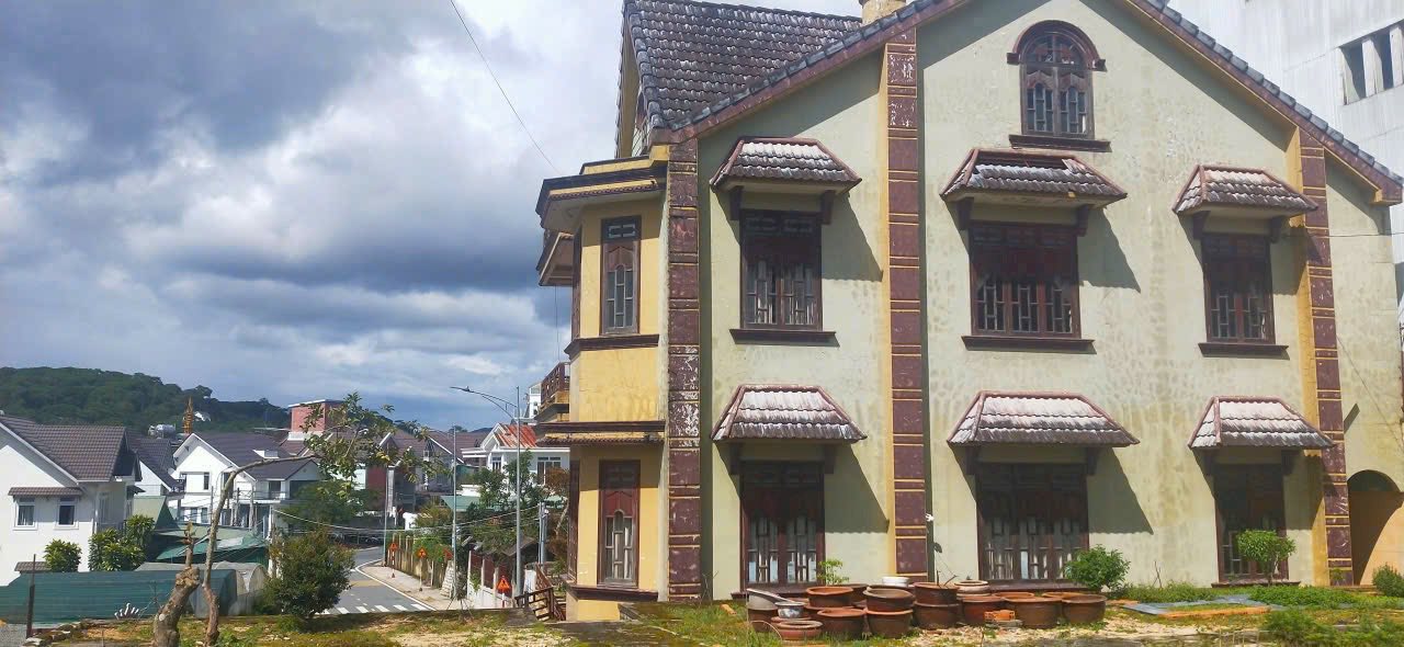 KHAI XUÂN - BÁN GẤP NHÀ ĐẤT 3 MẶT TIỀN – ĐƯỜNG TÔ HIẾN THÀNH, P. XUÂN HƯƠNG – ĐÀ LẠT 485m2 GIÁ 2