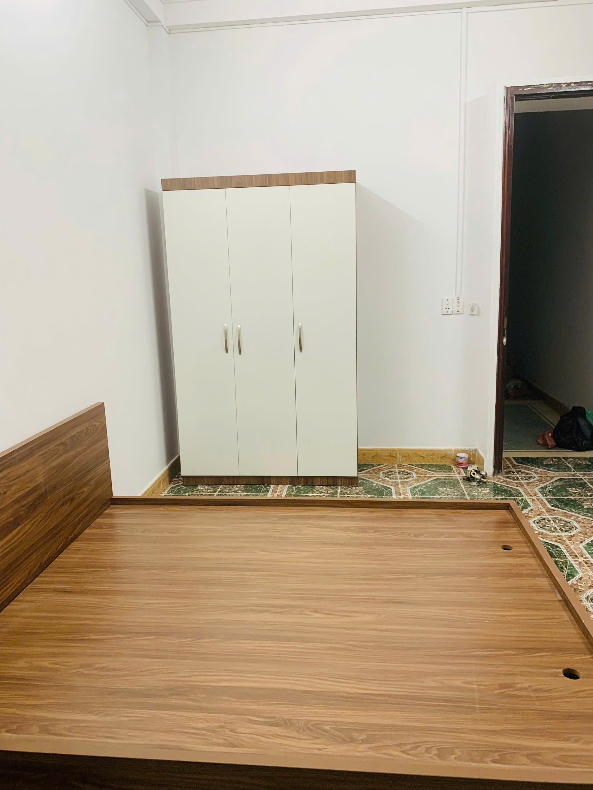 Cho thuê nhà Nguyễn Khánh Toàn, Cầu Giấy 46m x 4T(6 ngủ) FULL ĐỒ giá 21 triệu 4