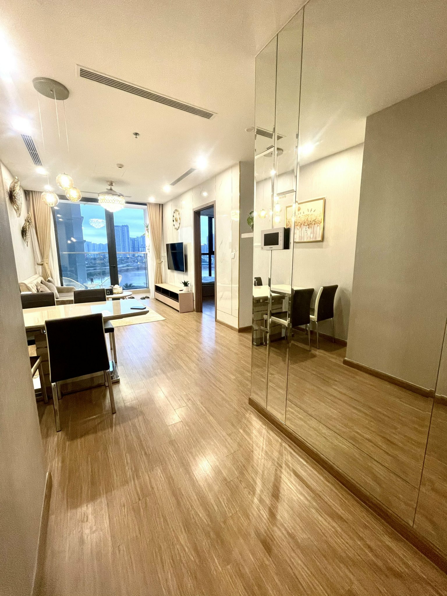 06.02.26.1 Bán căn 2 ngủ Skylake Phạm Hùng ban công view trọn hồ điều hòa, khách Hàn Quốc thuê 25 4