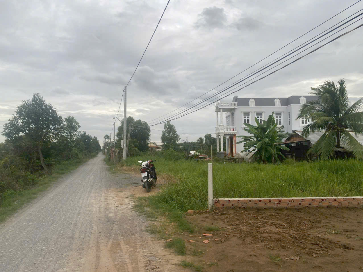 Đất thổ cư 247m2 mt đường xe hơi xã Tân Lân giá rẻ 1 tỏi 250tr 2