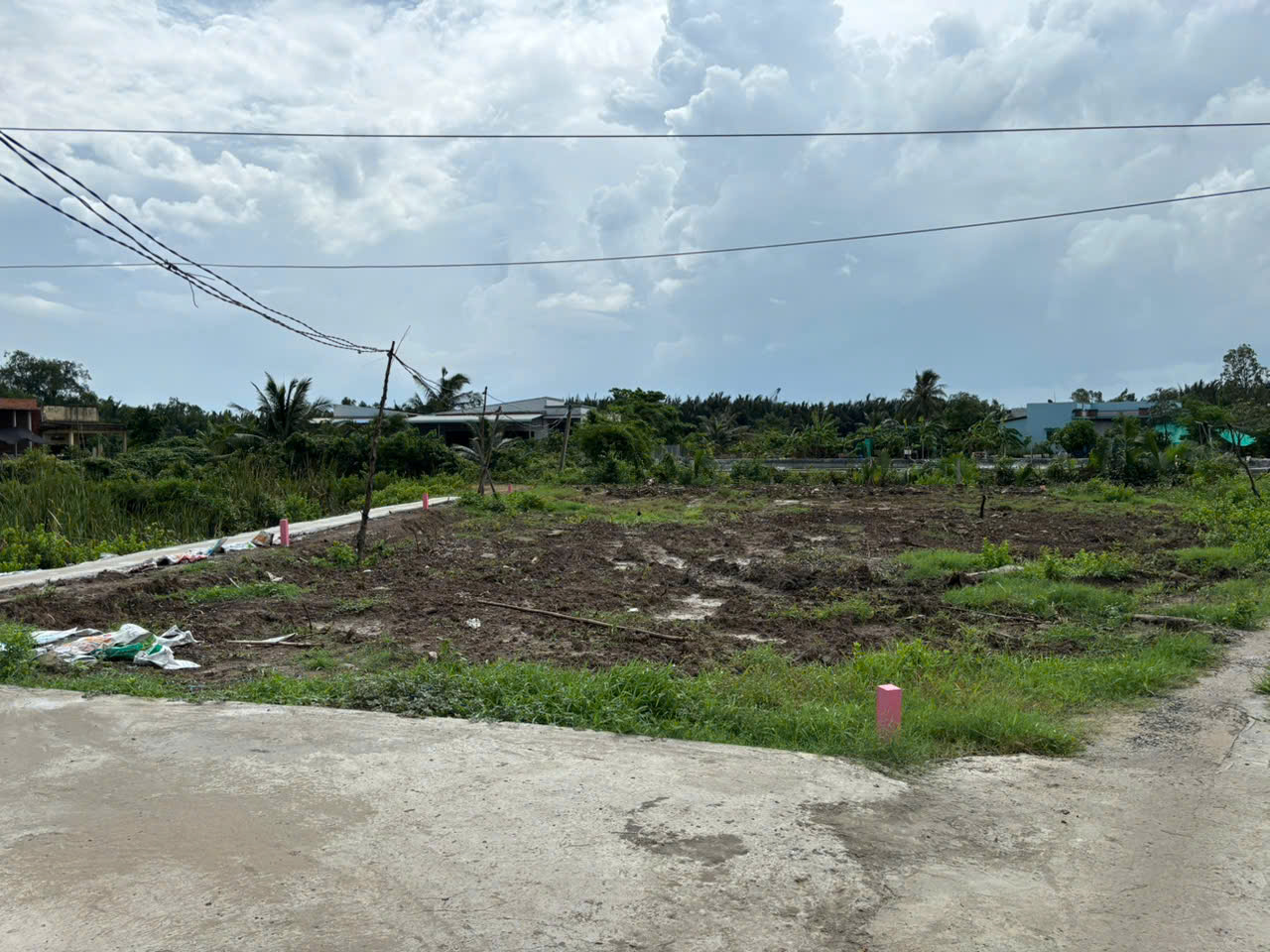 Đất full thổ 609m2 mt đường 7m thích hợp làm nhà vườn view sông rẻ 700tr 2