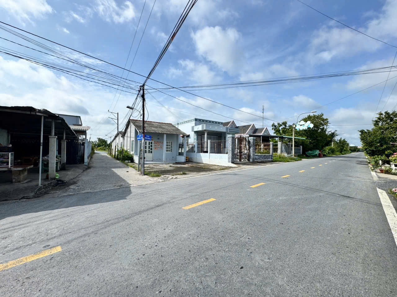 Nền góc 2 mt đường nhựa 7m xã Tân Ân giá rẻ đầu tư 1 tỏi  30tr